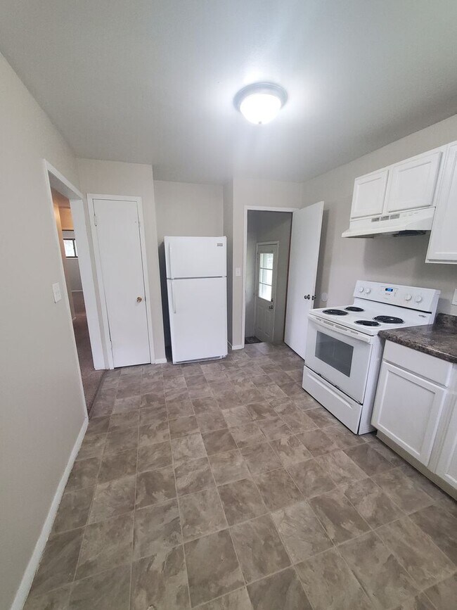 Foto del edificio - 3 bedroom 1 bath house in Davenport