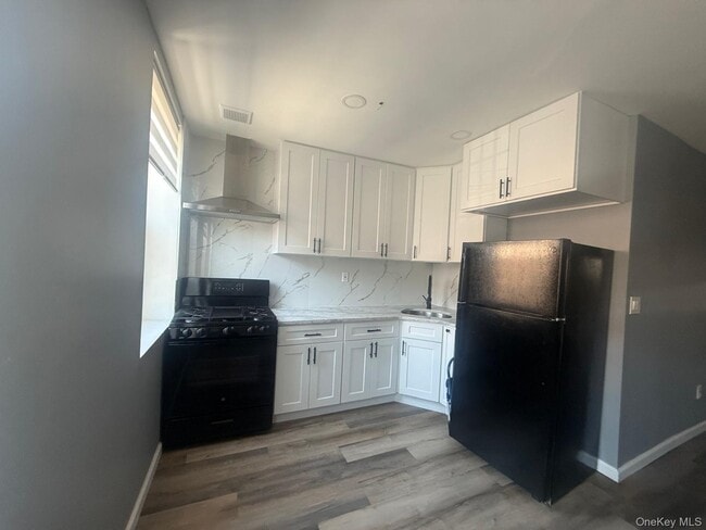 Building Photo - 181 Hale Ave