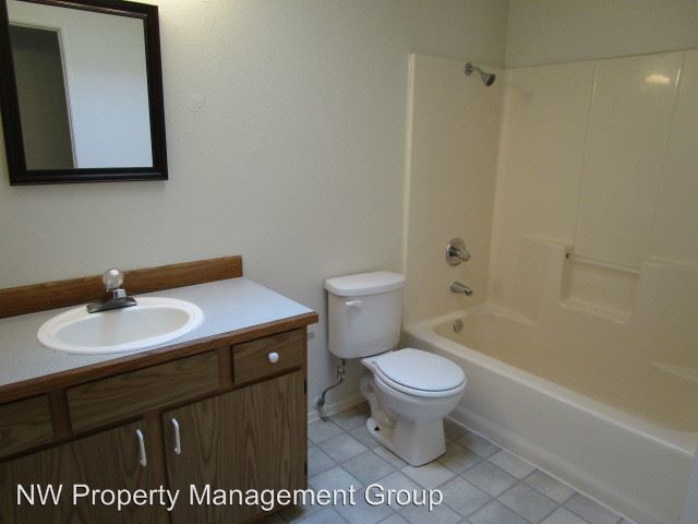 Building Photo - 3 br, 2 bath House - 1365 Cedar Ave