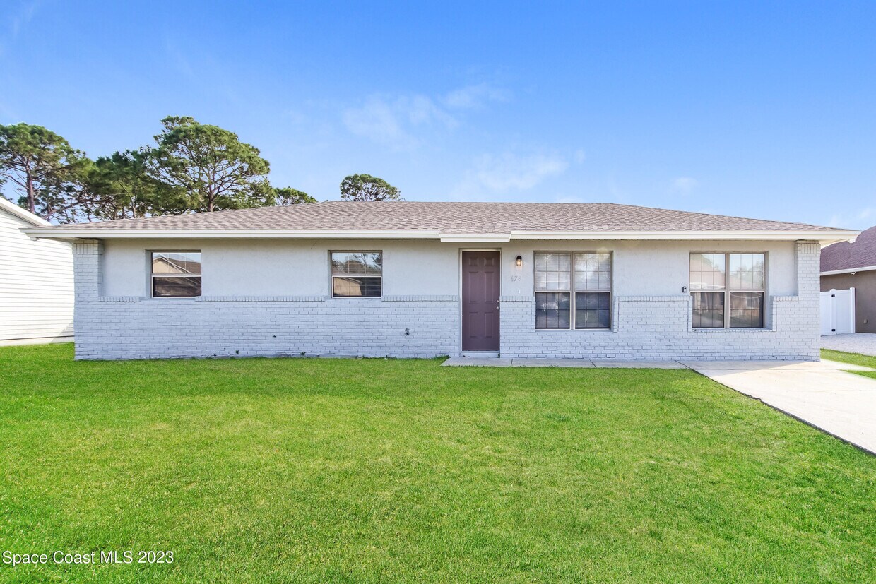 Primary Photo - 674 Altamira St NW