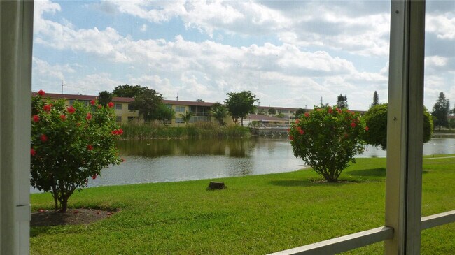 Foto del edificio - 2940 NE 203rd St