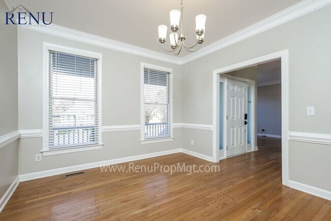 Foto del edificio - Available Now!!