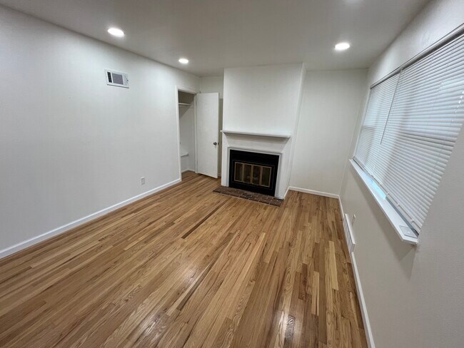 Sala de estar - 2120 Union Rd