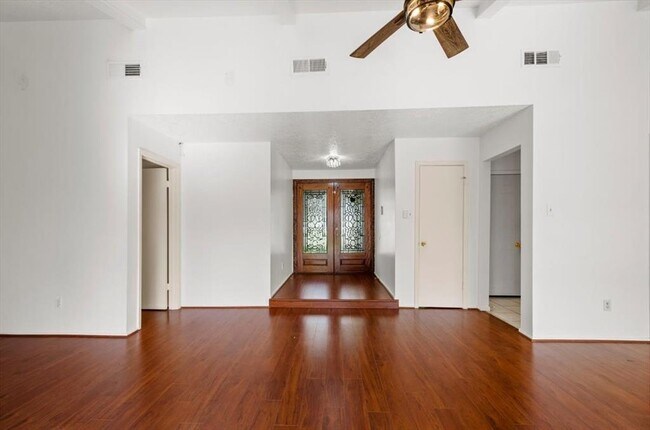 Building Photo - 7911 Windy Acres Dr