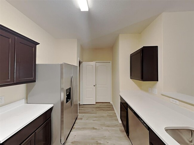 Building Photo - 2055 Sweet Lilac Dr