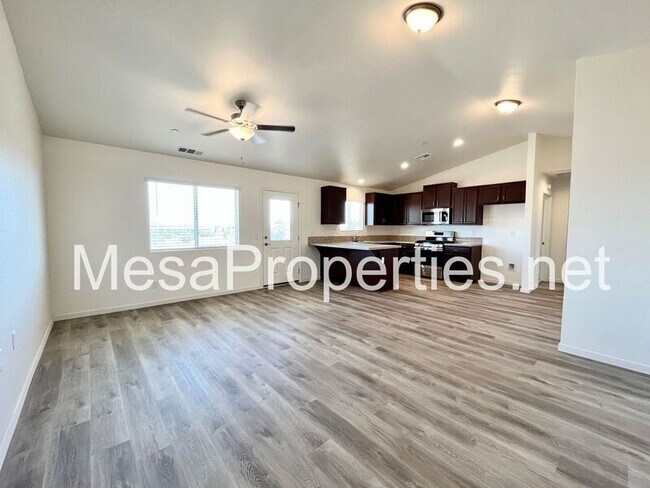 Foto del edificio - 9550 Tamarisk Ave