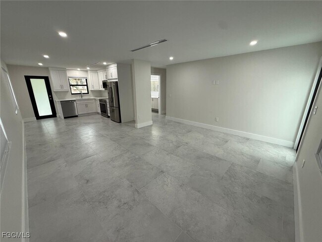 Foto del edificio - 3913 SE 11th Pl