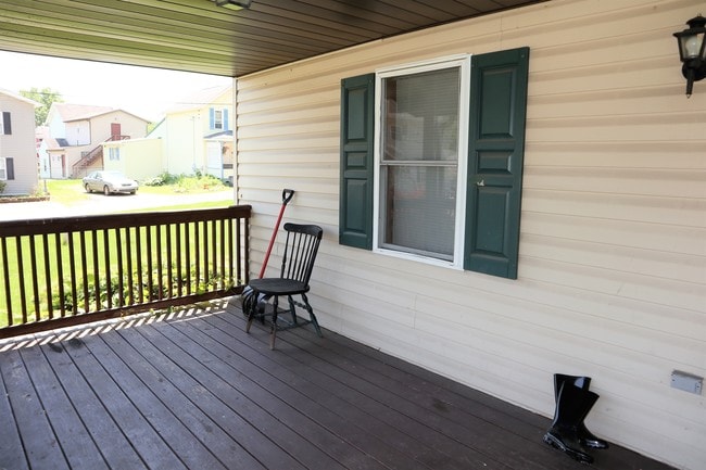 Building Photo - 117 Short St