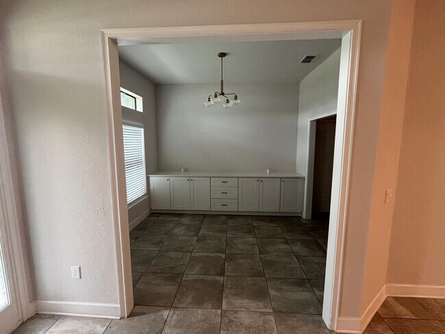 Foto del edificio - "Spacious 4-Bedroom Home in Mulberry's Heritage Park - 2 Full Baths & 2,211 Sq. Ft. of Comfort!"