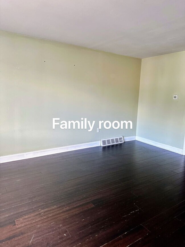 Foto del edificio - 4038 Lyman Dr