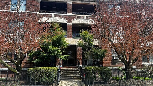 Building Photo - 317 Summit Ave