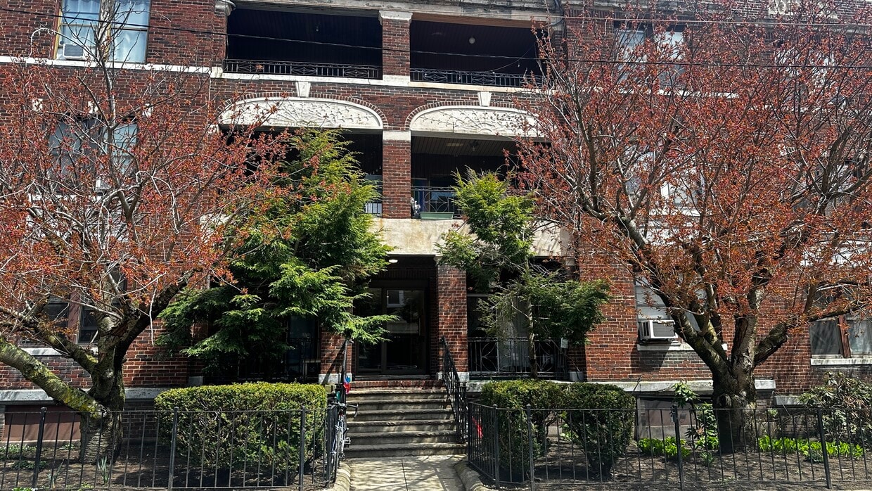 Primary Photo - 317 Summit Ave