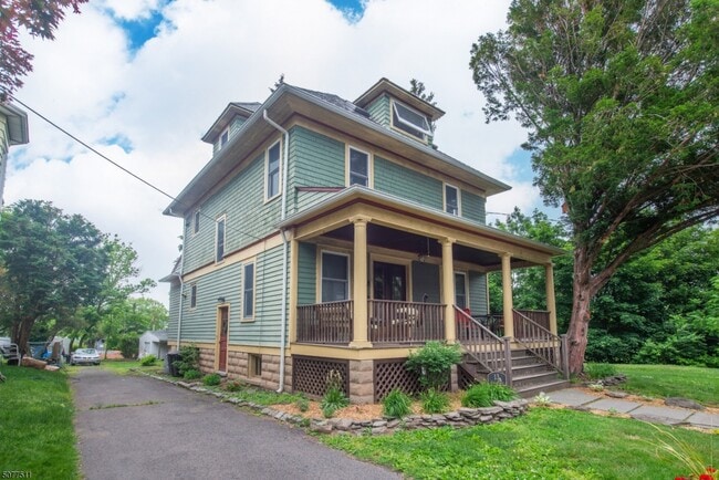 Building Photo - 13 Almira St