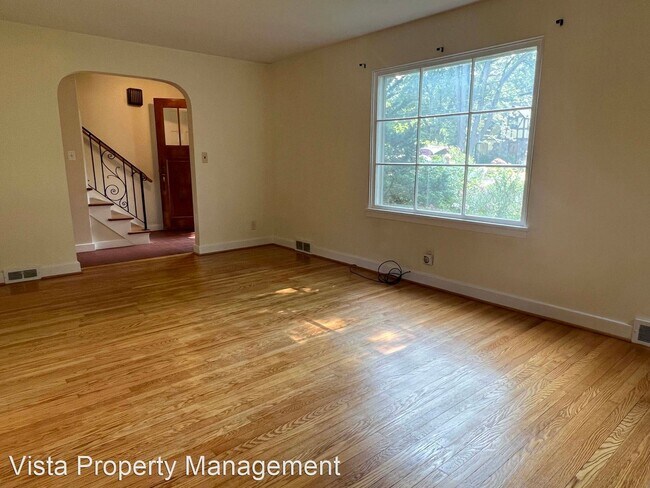 Foto del edificio - 4 br, 2 bath House - 54 Fisher Rd