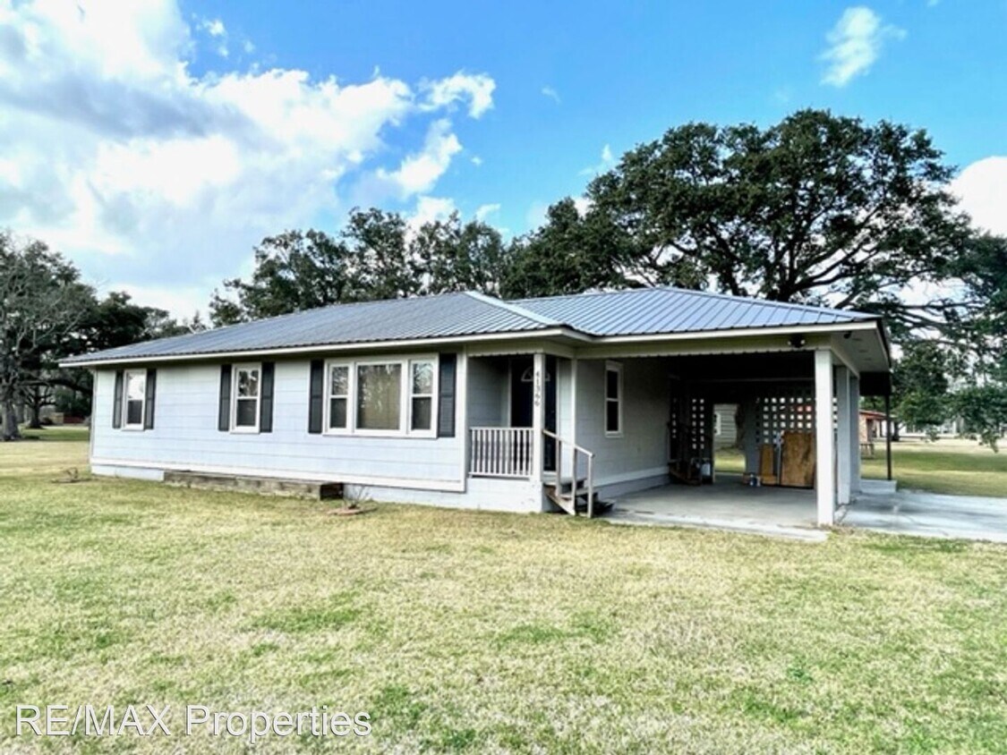 3 br, 1.5 bath House 41366 Churchpoint Rd House Rental in Gonzales