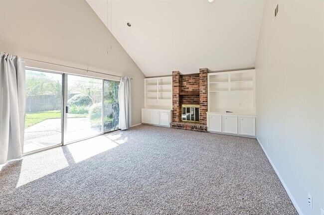 Building Photo - 5893 Southern Hills Dr