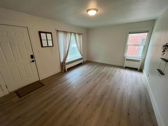 Building Photo - 616 N 300 E