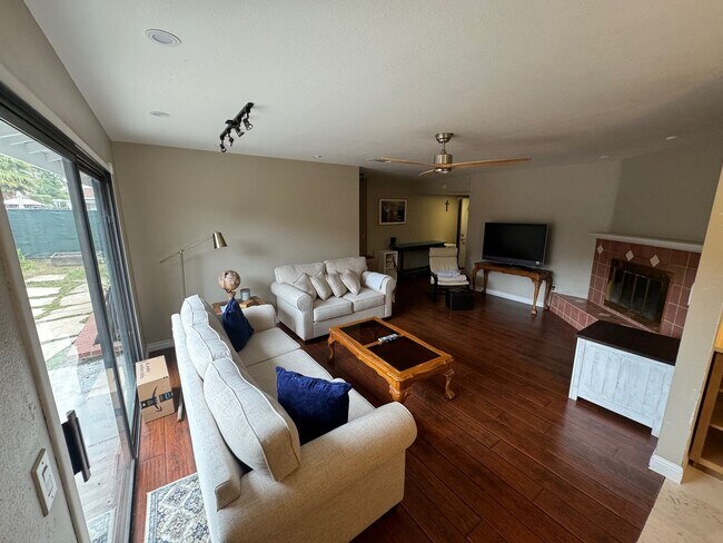 Foto del edificio - Coming soon!! beautiful spacious 3 bedroom...