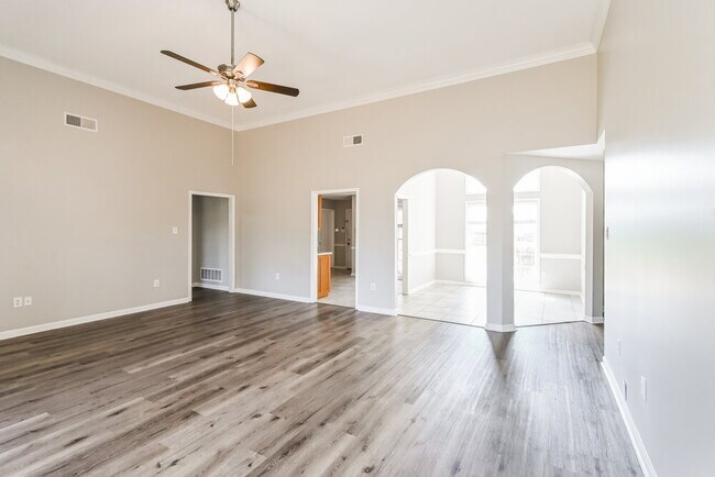 Building Photo - 9922 Lacee Ln