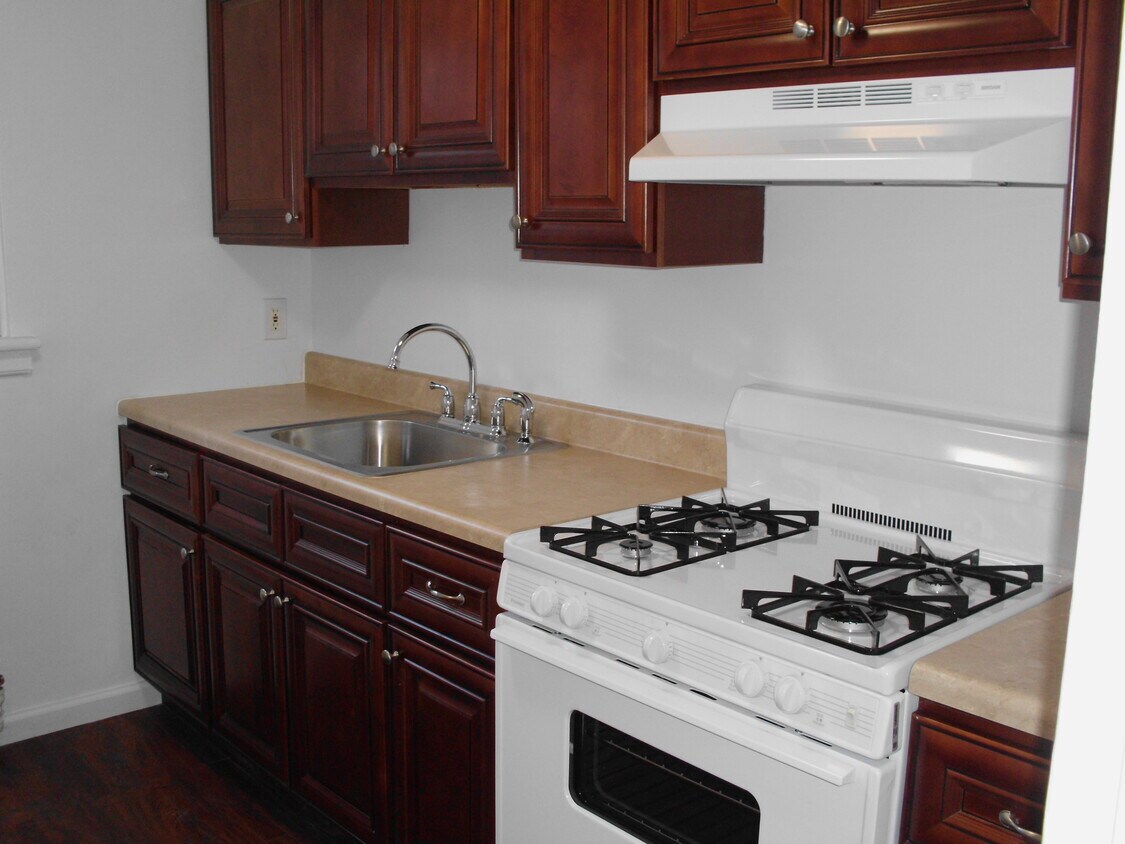 Primary Photo - 441 Lawn Ave