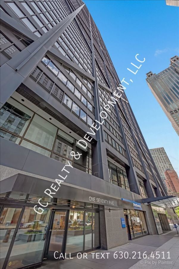 Building Photo - 175 E Delaware Pl