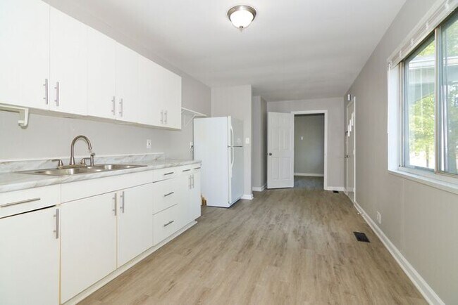 Building Photo - Great 3 bedroom home
