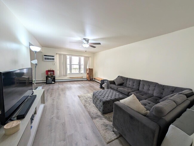 Foto del edificio - 125 Riverview Ct