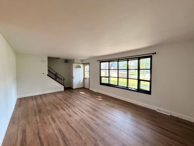 Building Photo - 4522 Golf Dr