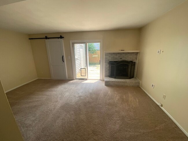 Building Photo - Beach Happy! Spacious Townhome "ASK ABOUT ...