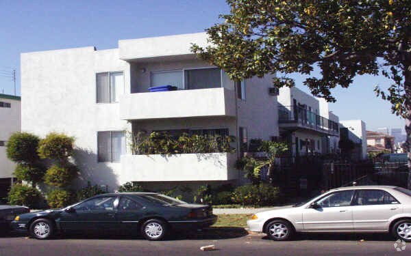Building Photo - 1415 S Point View
