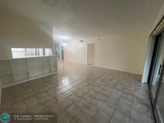Foto del edificio - 301 N Pine Island Rd
