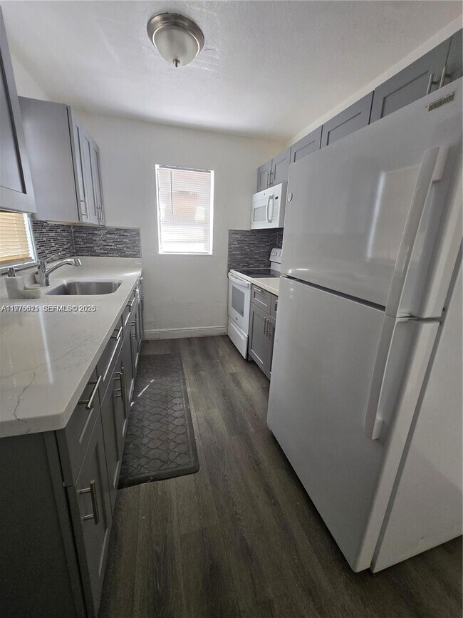 Foto del edificio - 2111 NW 26th Ave