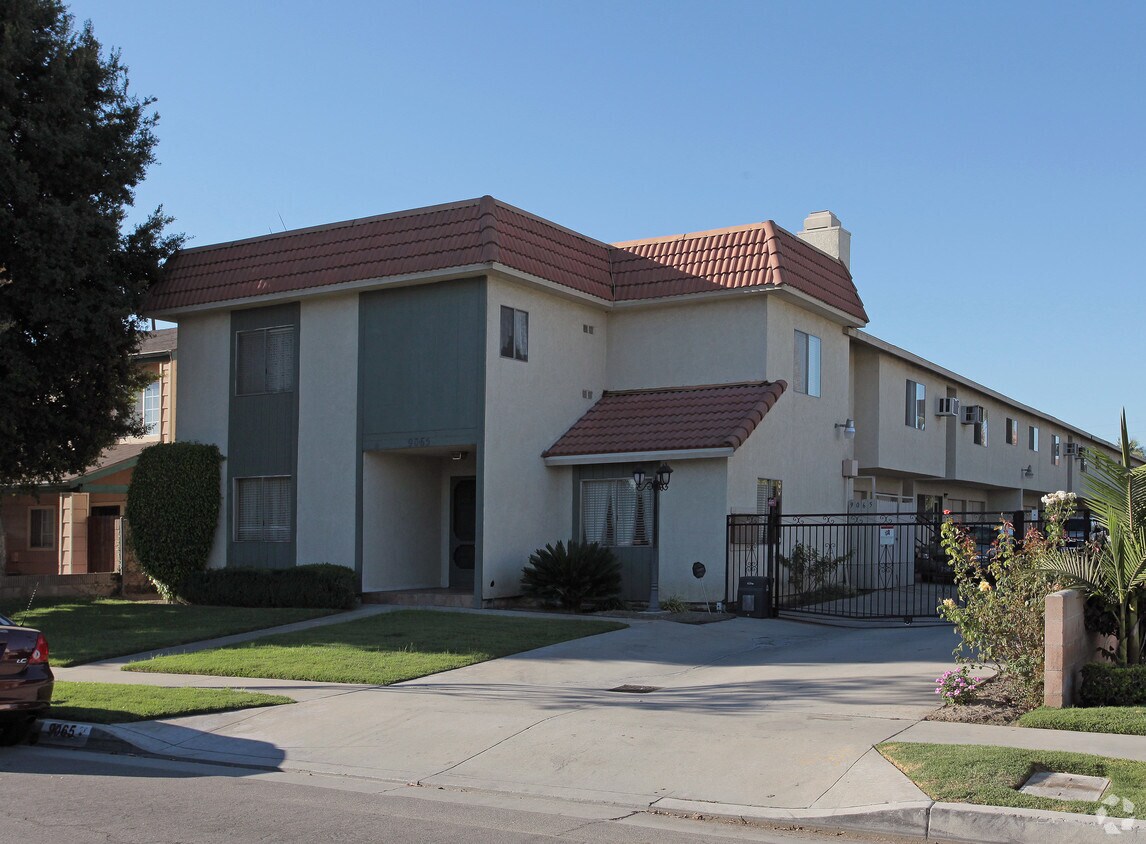 Primary Photo - 9065 Park St
