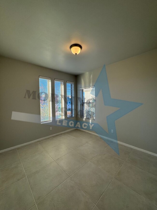 Foto del edificio - Newer home in desirable Metro area!