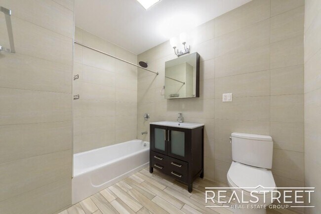 Foto del edificio - LUXURY Giant 1 BED LOFT in Queens!