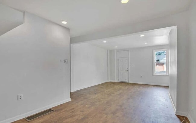 Building Photo - Coming Soon - Spacious 3 Bedroom, 1 Bath H...