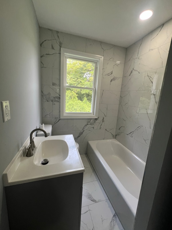 Building Photo - 680 E Main St