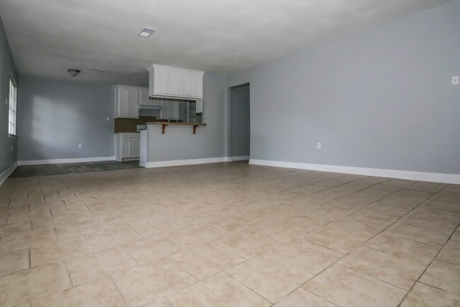 Building Photo - 7 Parkland Cir