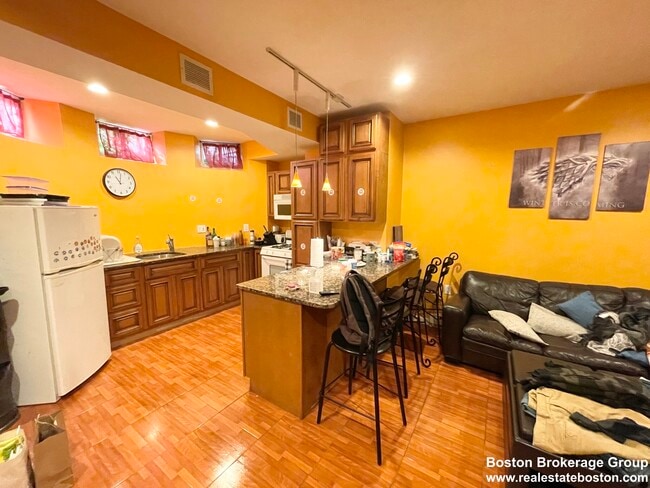 Building Photo - 50 St Germain St