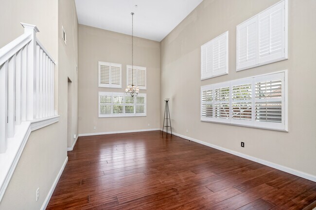 Building Photo - 29557 Crest View Ln