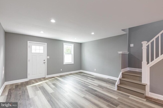 Foto del edificio - 454 Old Elm St