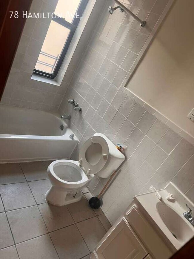Foto del edificio - 78 Hamilton Ave