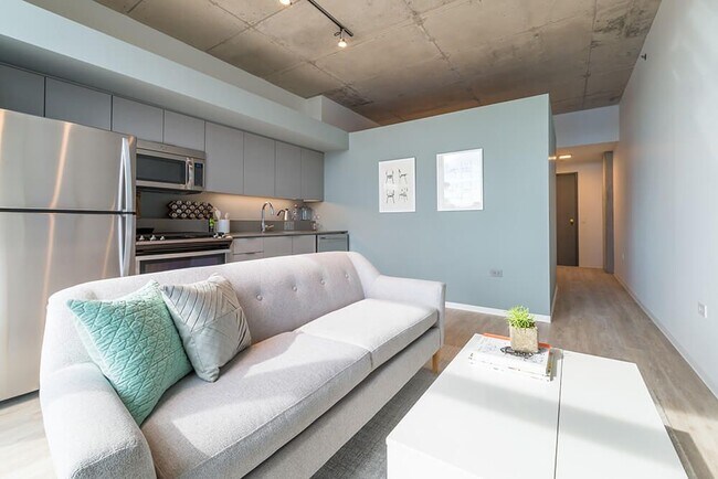 Foto del edificio - 2283 N Milwaukee Ave