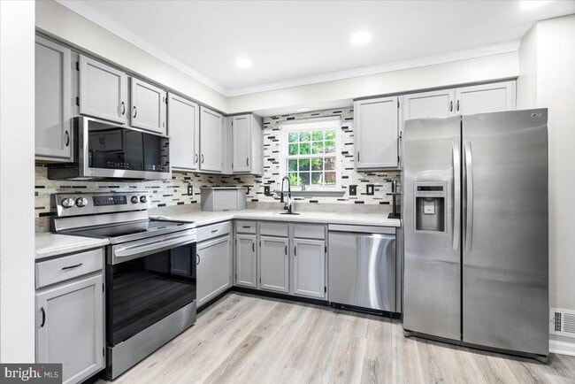 Building Photo - 5021 Mallard Ln