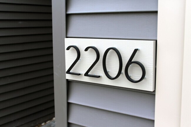 Foto del edificio - 2206 Rocky Ln