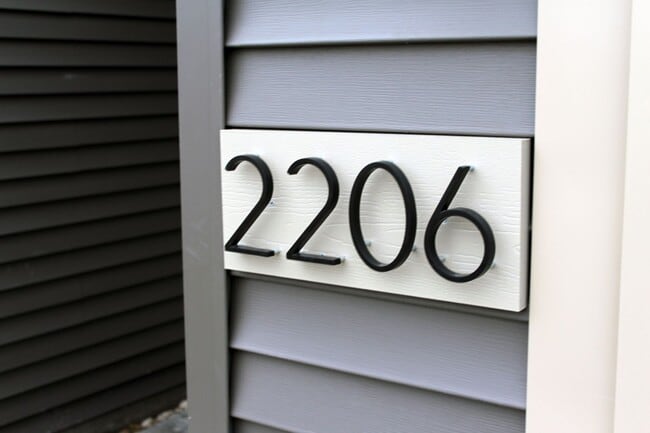 Building Photo - 2206 Rocky Ln