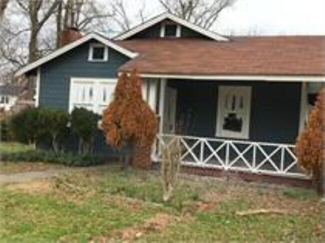 Building Photo - 105 Cherry St SW