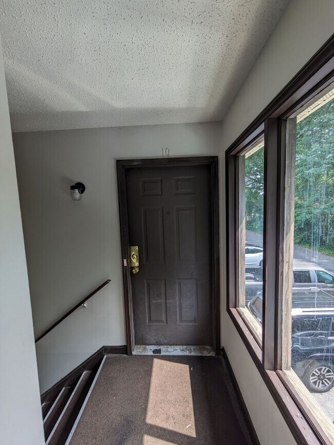 Foto del edificio - 1BD/1BA Upstairs Unit at Westmont