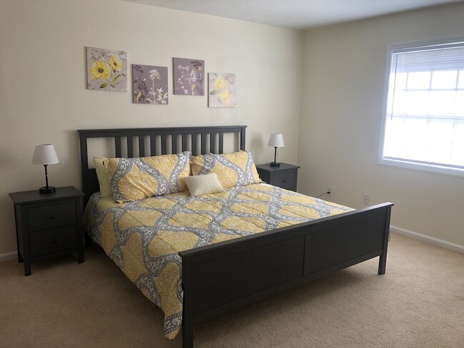 King size bed - 149 Seahorse Dr SE