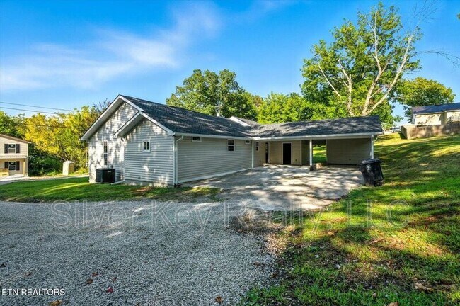 Building Photo - 1309 Summit St